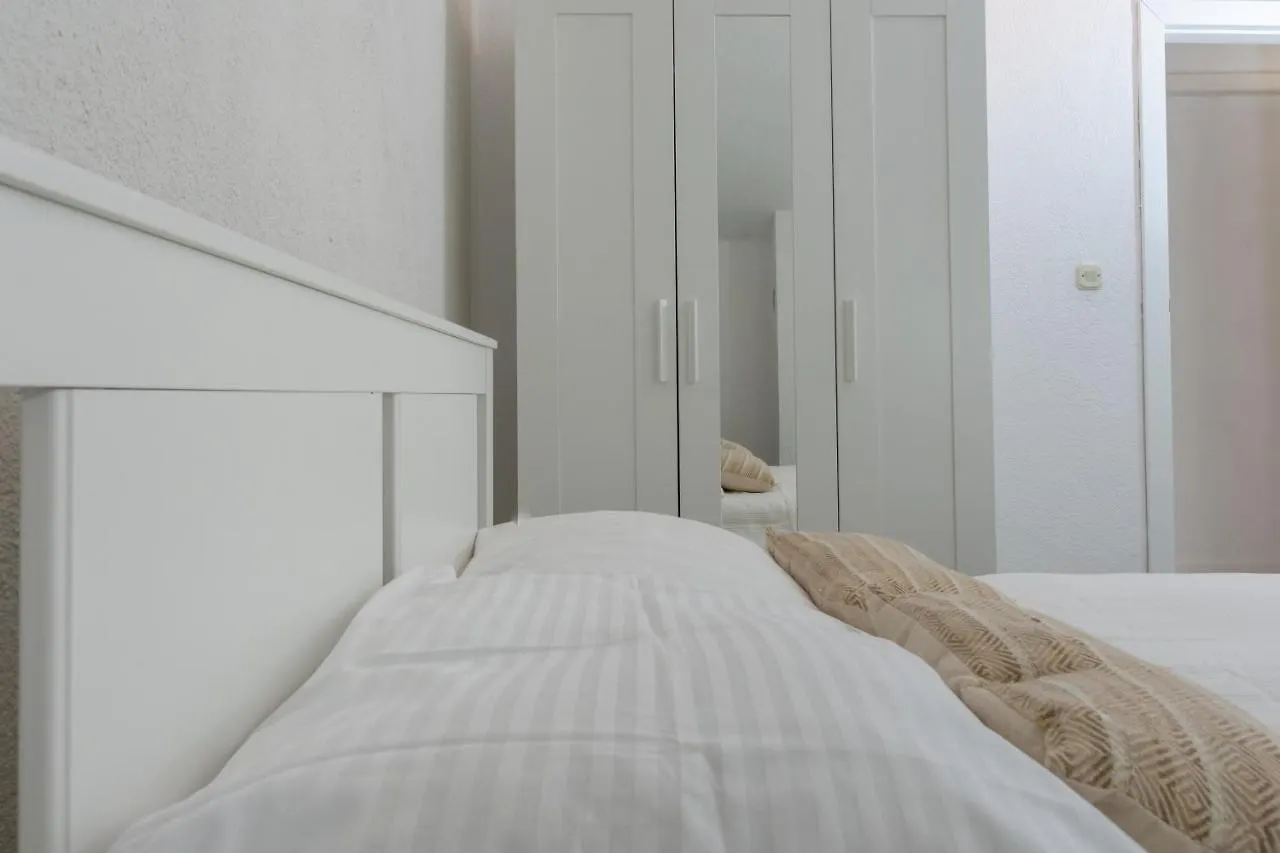 Apartment The View Split. Highlight With Roof-Top-Terrace And Pool Kastela